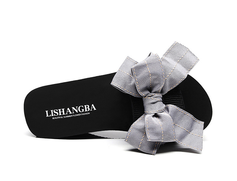 Modern női cipő több színben, szalag díszítéssel