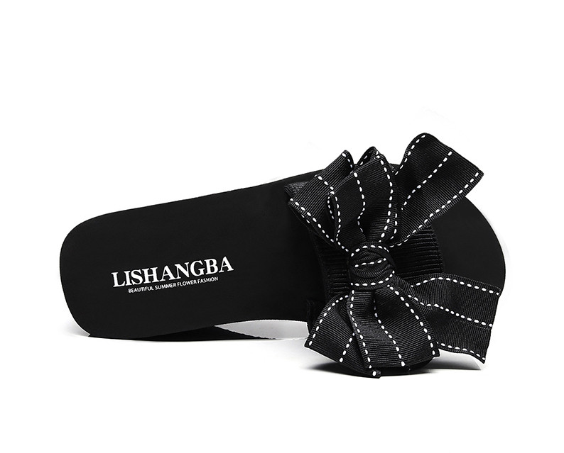 Modern női cipő több színben, szalag díszítéssel