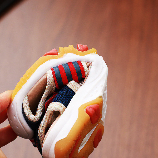 Sandale sport pentru copii in doua culori potrivite pentru fete si baieti