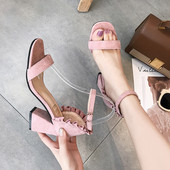 Modern női szandál eco velúrból, vastag sarokkal