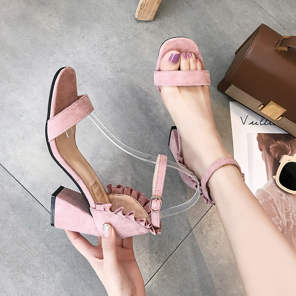 Modern női szandál eco velúrból, vastag sarokkal