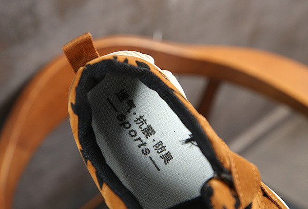 Aktuális gyerek tornacipő leopárd mintával barna és rózsaszín színben