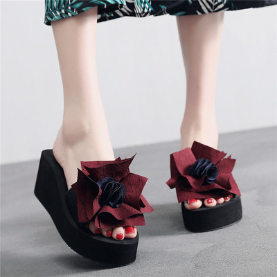 Papuci moderni de damă prin degete și element 3D