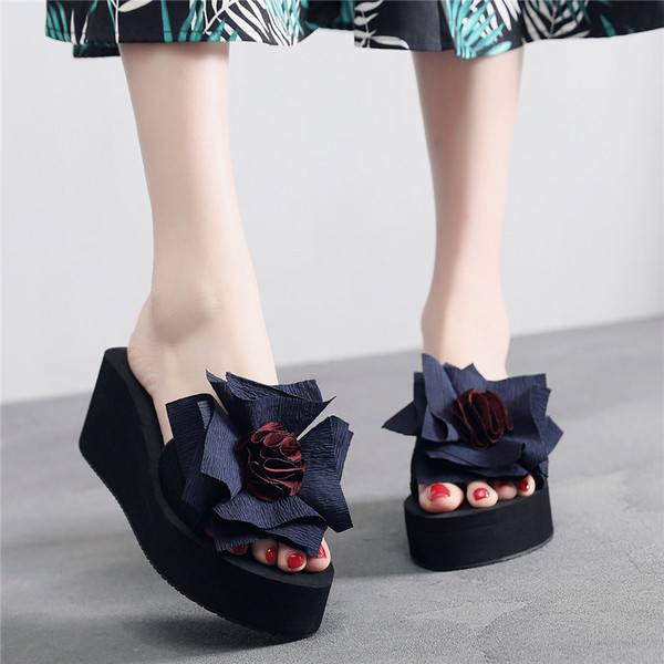 Papuci moderni de damă prin degete și element 3D