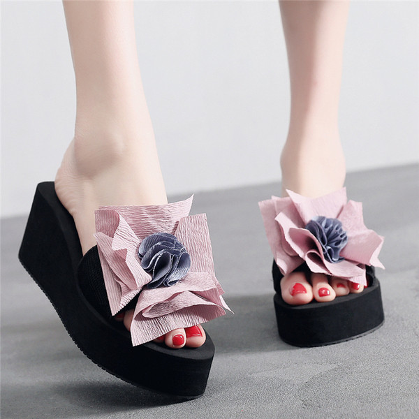 Papuci moderni de damă prin degete și element 3D