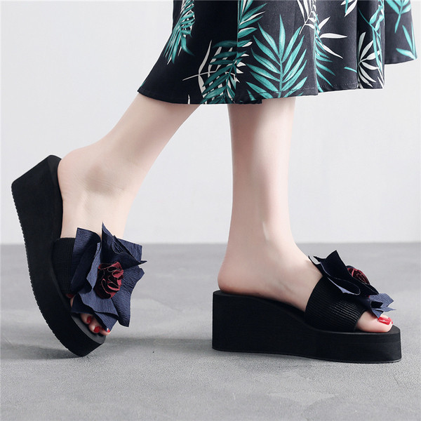 Papuci moderni de damă prin degete și element 3D