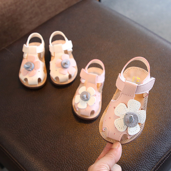 Sandale pentru copii actuale din piele ecologica in alb si roz