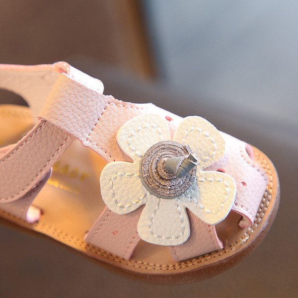 Sandale pentru copii actuale din piele ecologica in alb si roz