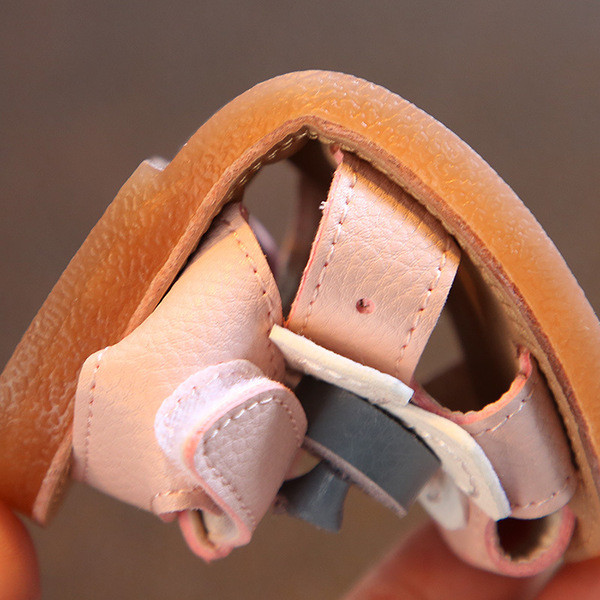 Sandale pentru copii actuale din piele ecologica in alb si roz