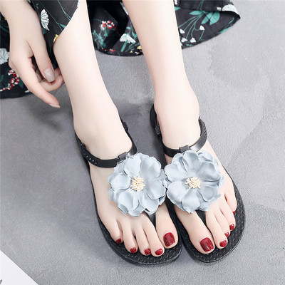 Σύγχρονα γυναικεία σανδάλια σε τέσσερα χρώματα