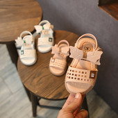 Alkalmi gyerekszandál lányoknak rózsaszín és fehér színben