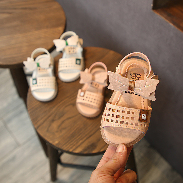 Alkalmi gyerekszandál lányoknak rózsaszín és fehér színben