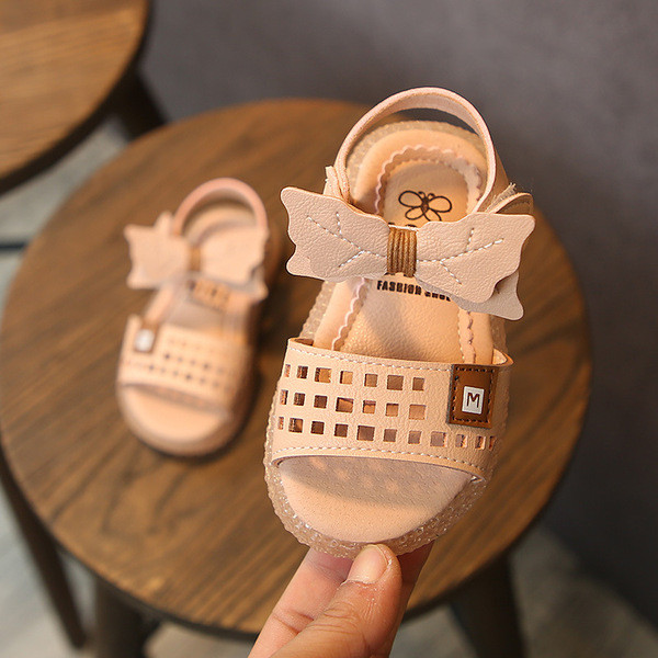 Alkalmi gyerekszandál lányoknak rózsaszín és fehér színben