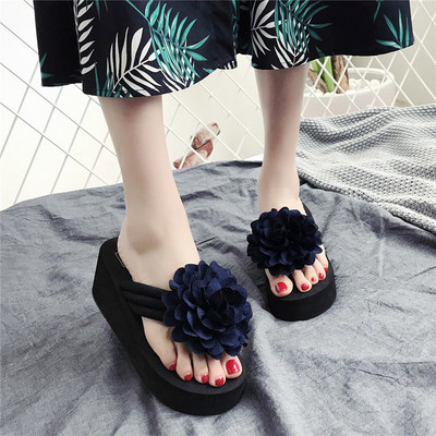 Női lábujj papucs virággal több színben