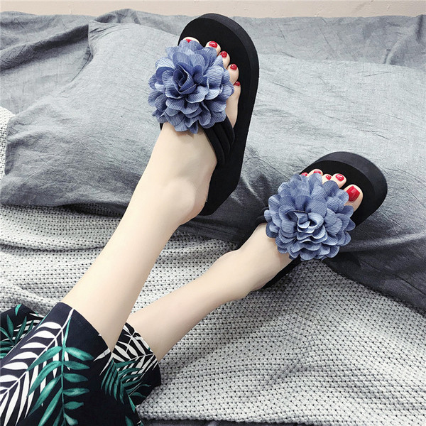 Női lábujj papucs virággal több színben