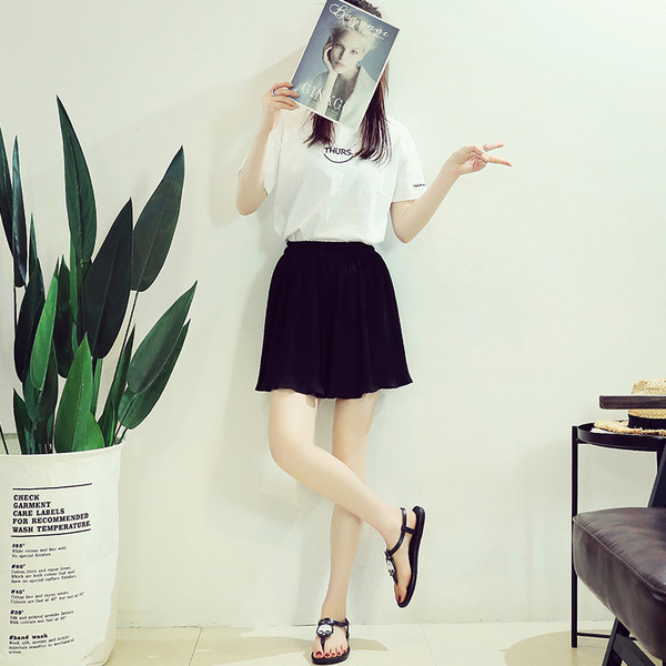 Női gumiszandál fekete színben, díszítéssel