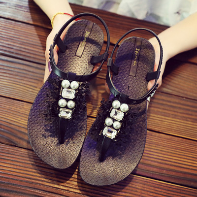 Hétköznapi női szandál kövekkel és gyöngyökkel