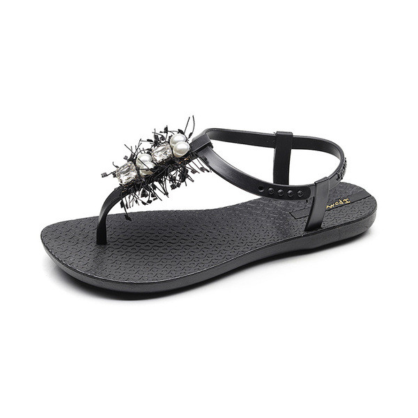 Hétköznapi női szandál kövekkel és gyöngyökkel