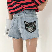 HIT Aktuális női rövid farmer, világos színben, emblémával