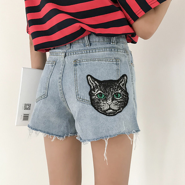 HIT Aktuális női rövid farmer, világos színben, emblémával