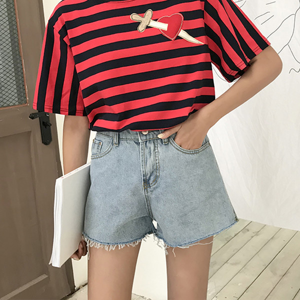 HIT Aktuális női rövid farmer, világos színben, emblémával