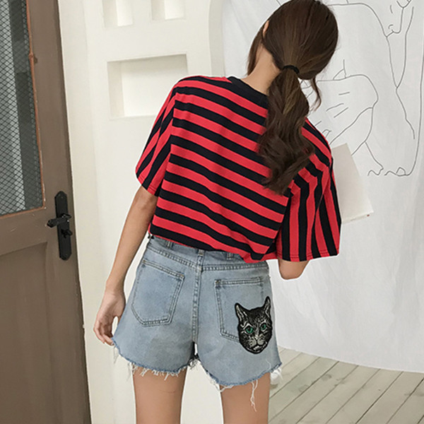 HIT Aktuális női rövid farmer, világos színben, emblémával