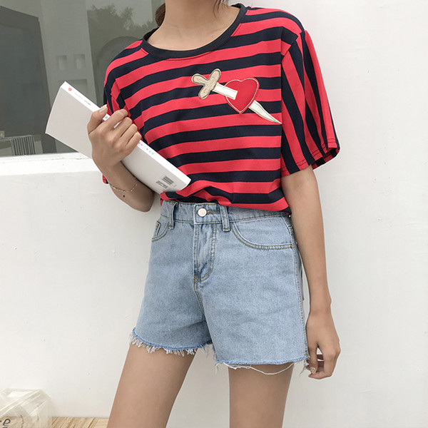 HIT Aktuális női rövid farmer, világos színben, emblémával