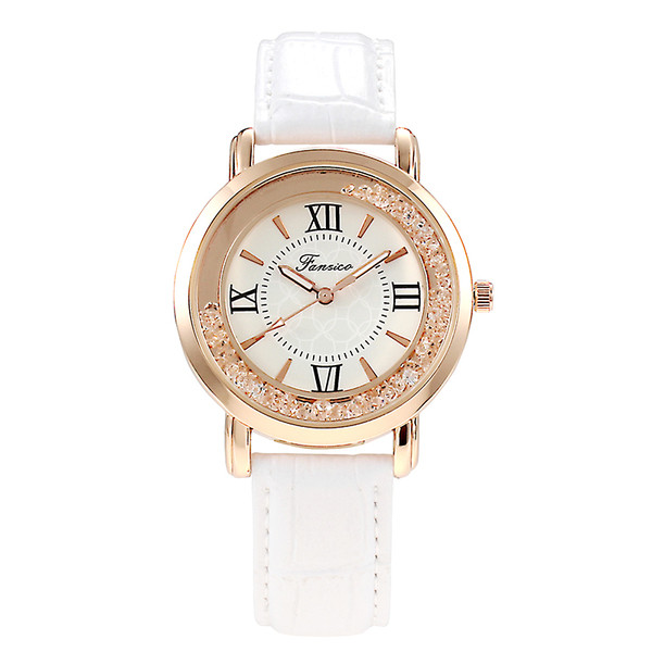 Modern női karóra műbőr szíjjal, többféle színben