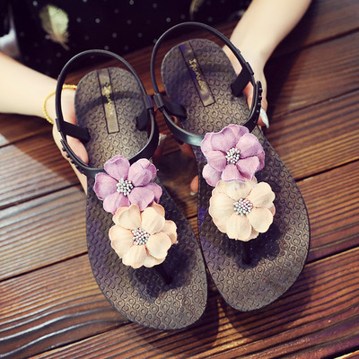 Alkalmi női szandál fekete színben virágokkal