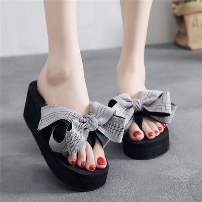 Női papucs 3D szalaggal, két színben