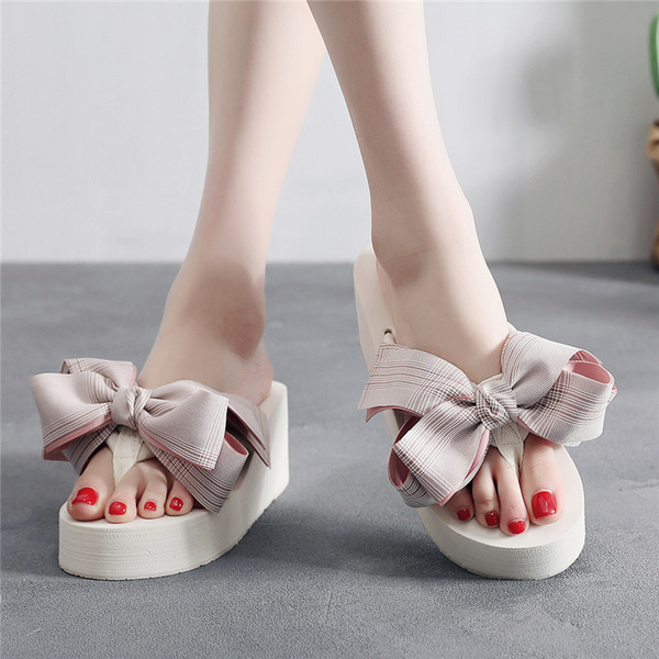 Női papucs 3D szalaggal, két színben