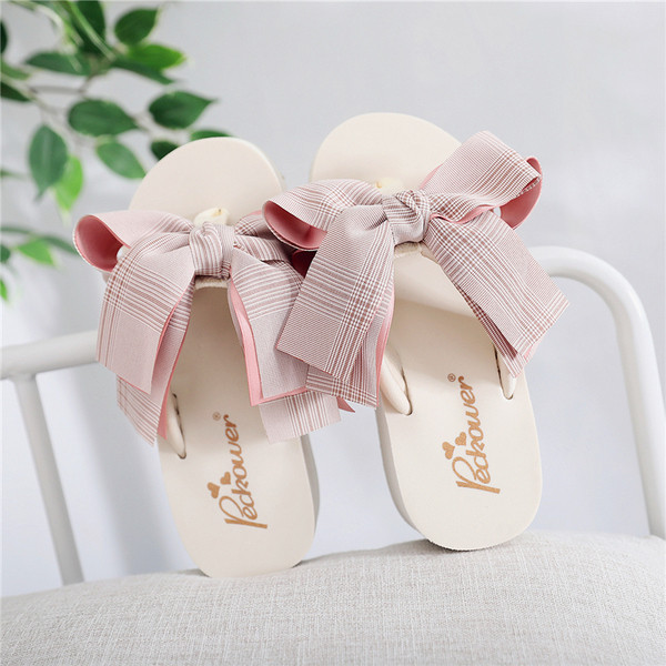 Női papucs 3D szalaggal, két színben