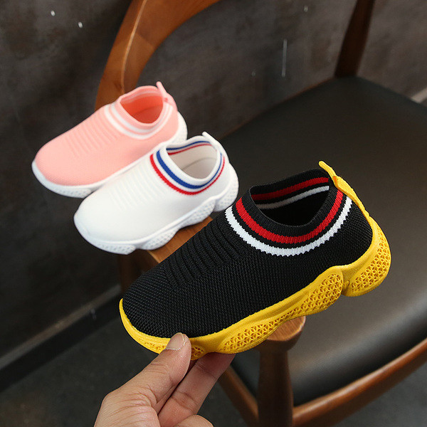 Kényelmes gyerekcipő fűző nélkül, több színben, alkalmas fiúknak és lányoknak