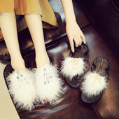 Alkalmi női szandál pehellyel és kövekkel