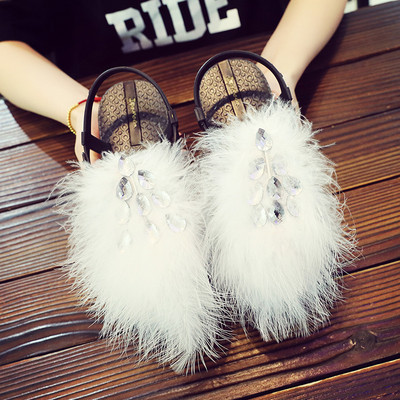 Alkalmi női szandál pehellyel és kövekkel