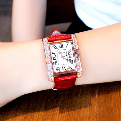 Modern női karóra kövekkel, négy színben