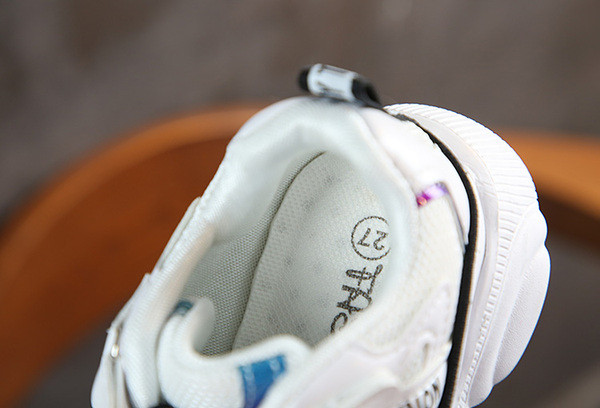 Modern gyerek tornacipő lányoknak fekete-fehér színben