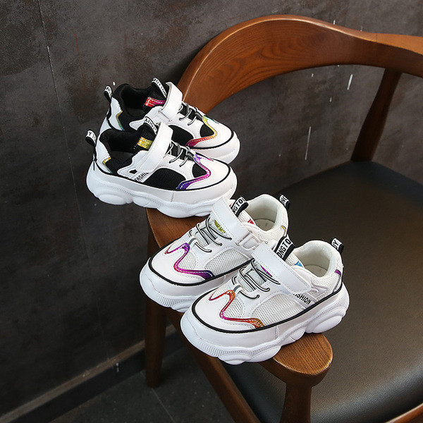 Modern gyerek tornacipő lányoknak fekete-fehér színben