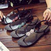 Új, hétköznapi női szandál színes kövekkel