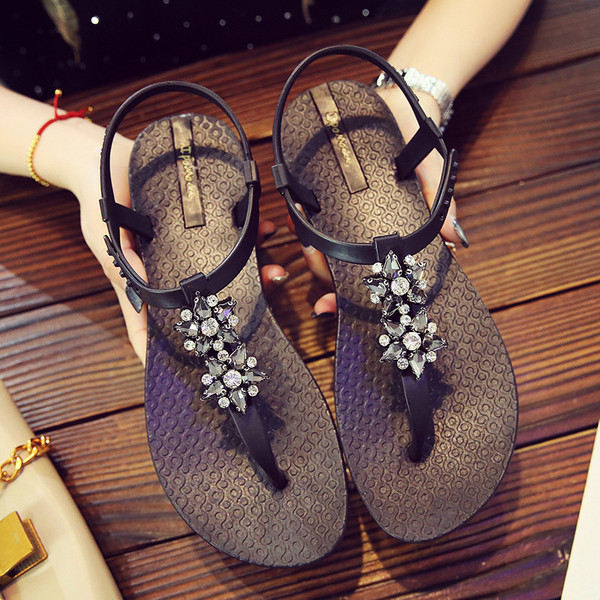 Új, hétköznapi női szandál színes kövekkel