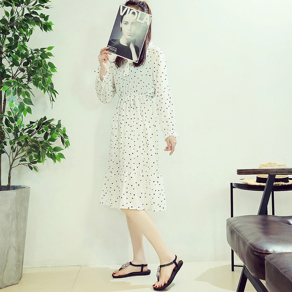 Új, hétköznapi női szandál színes kövekkel