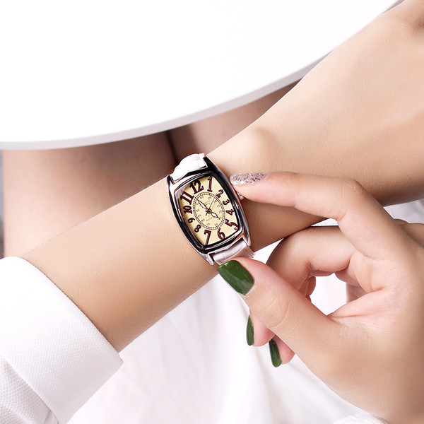 Női napi karóra három színben