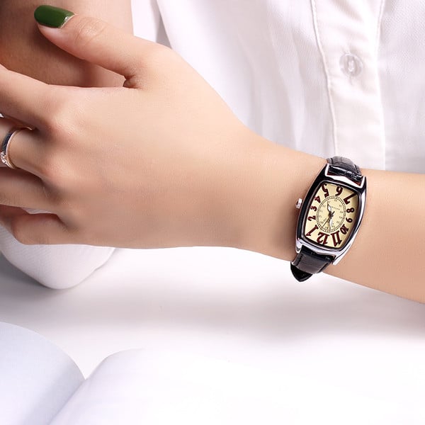 Női napi karóra három színben