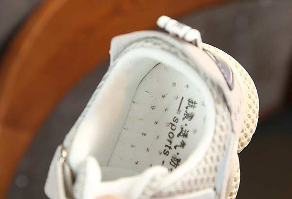 Tavaszi gyerek tornacipő lányoknak fehér és fekete színben