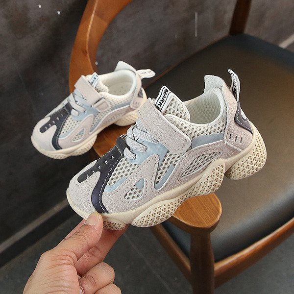 Tavaszi gyerek tornacipő lányoknak fehér és fekete színben