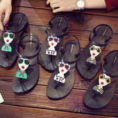 Alkalmi női szandál színes rátéttel