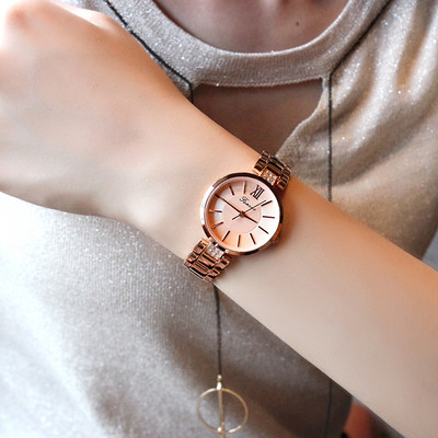 Modern női karóra fém szíjjal több színben