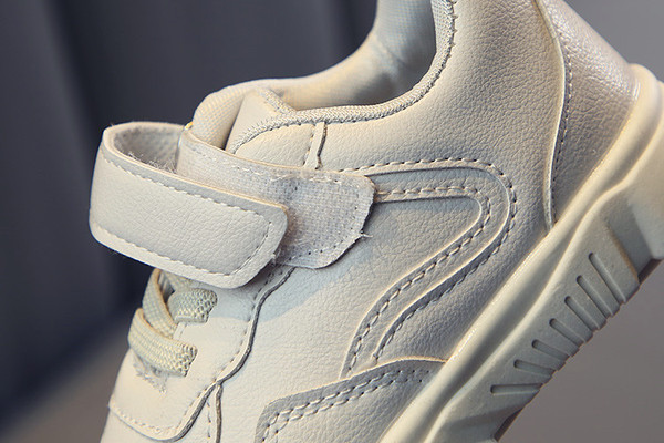 Eko bőrből készült alkalmi gyerek tornacipő három színben, fiúknak és lányoknak egyaránt