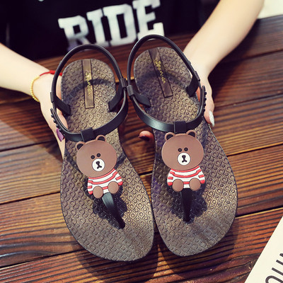 Női alkalmi szandál lapos talppal és színes rátéttel