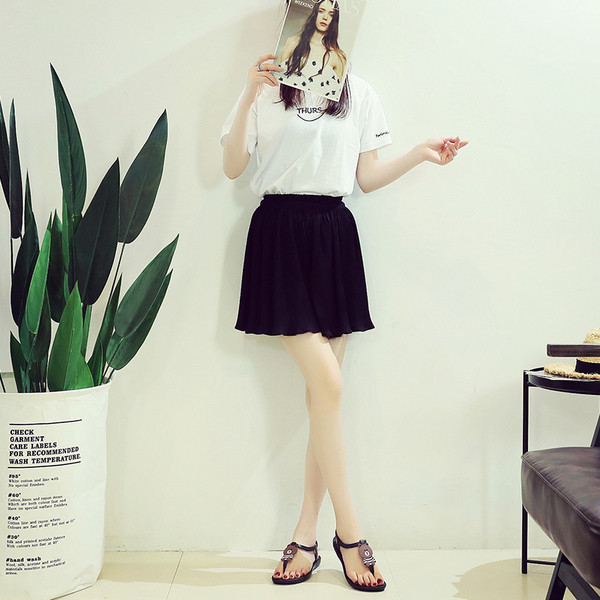 Női alkalmi szandál lapos talppal és színes rátéttel